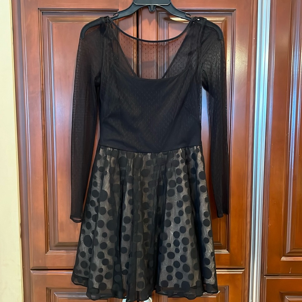 Gorgeous aqua dress! Very flattering and elegant fit! Like new!